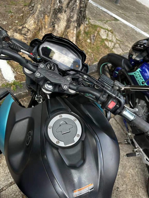 Foto YAMAHA YZF R-15 155 ABS 2024