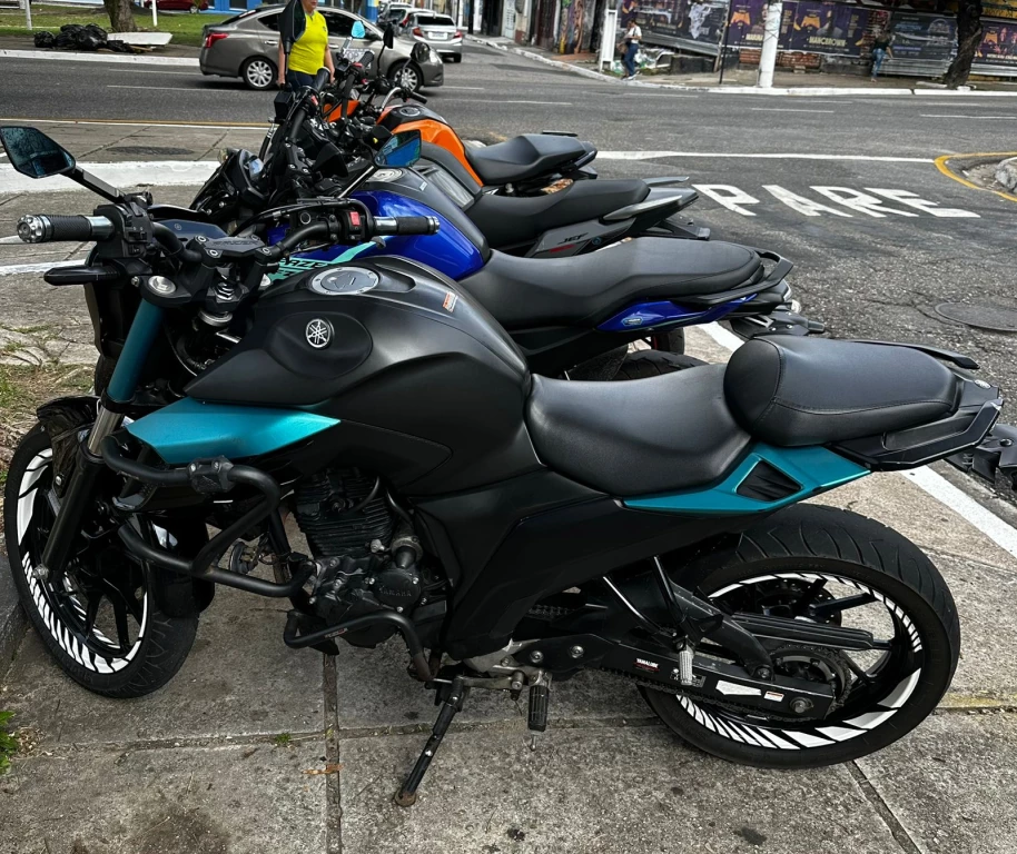 Foto YAMAHA YZF R-15 155 ABS 2024