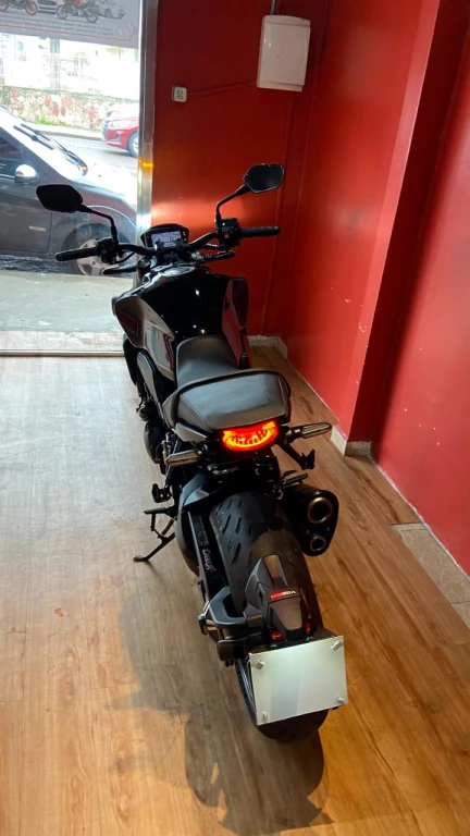 Foto HONDA CB 1000R Black Edition 2023