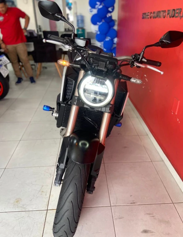 Foto HONDA CB 650R 2021