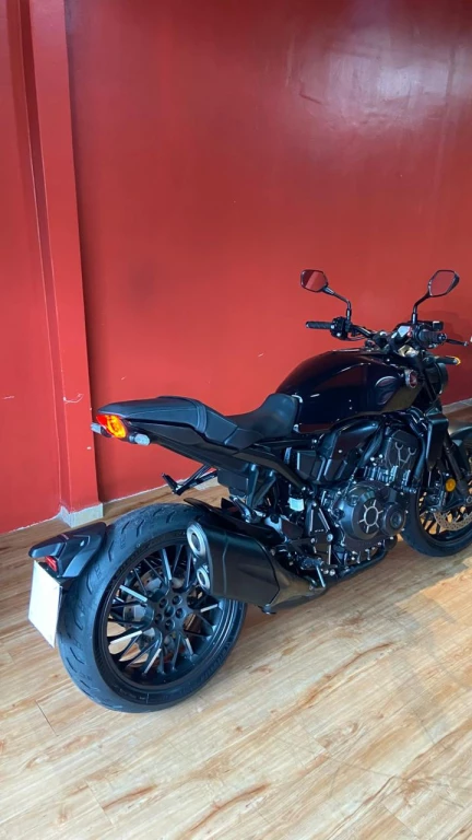 Foto HONDA CB 1000R Black Edition 2023