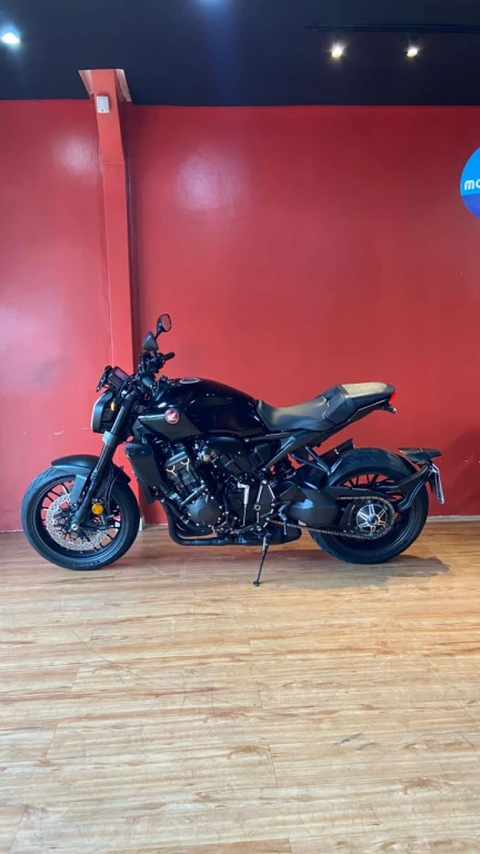 Foto HONDA CB 1000R Black Edition 2023