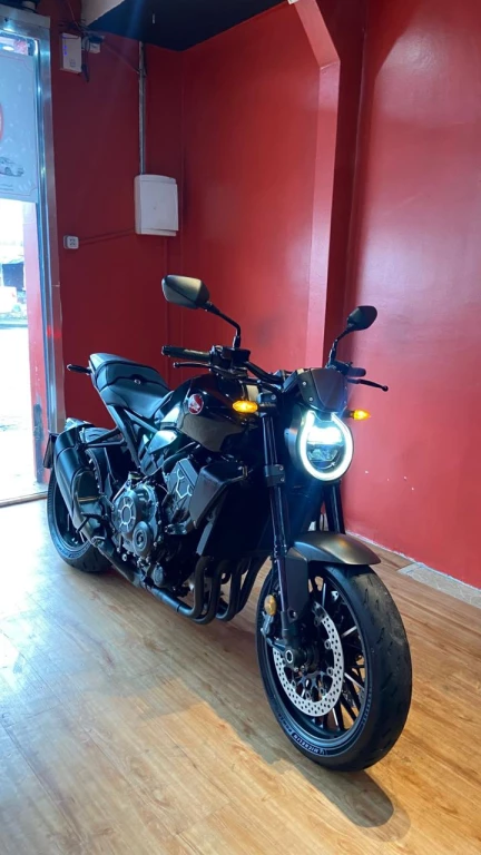 Foto HONDA CB 1000R Black Edition 2023