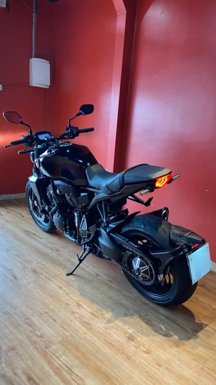 Foto HONDA CB 1000R Black Edition 2023