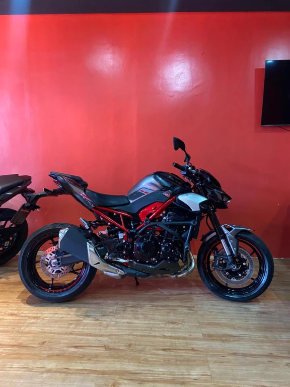 imagem moto KAWASAKI Z 900 2025
