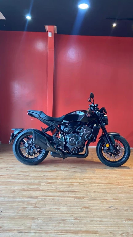 imagem moto HONDA CB 1000R Black Edition 2023