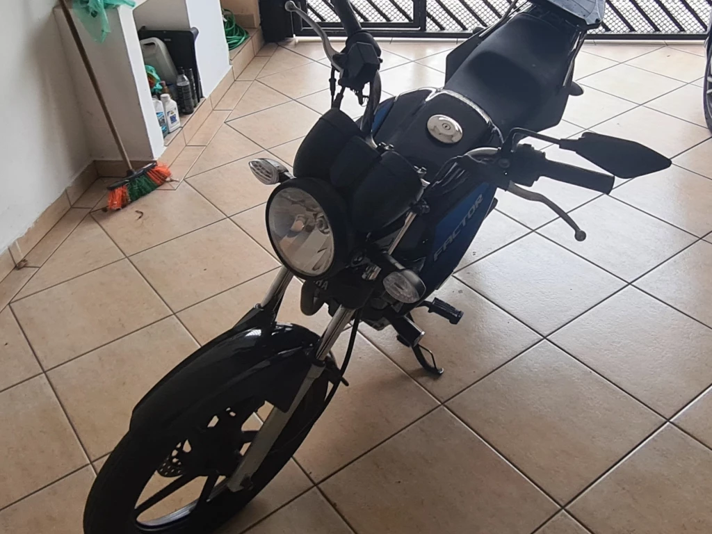 Foto YAMAHA YBR 125 FACTOR ED/FACTOR EDITION 2015