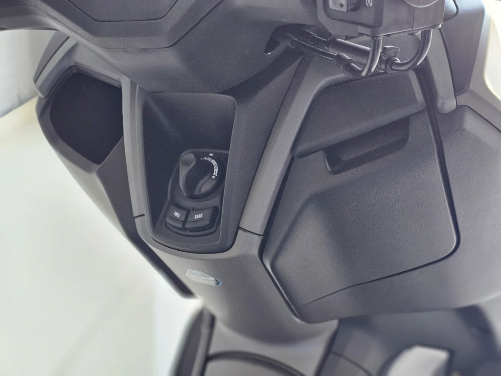 Yamaha Nmax Connected SE 160 ABS 2026 prata à venda no Motonline - foto 4 de 10