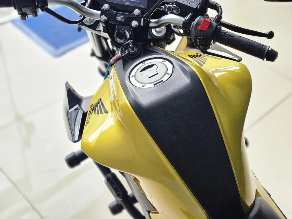 Honda CB 300F Twister Flex 2023 dourada à venda no Motonline - foto 4 de 14