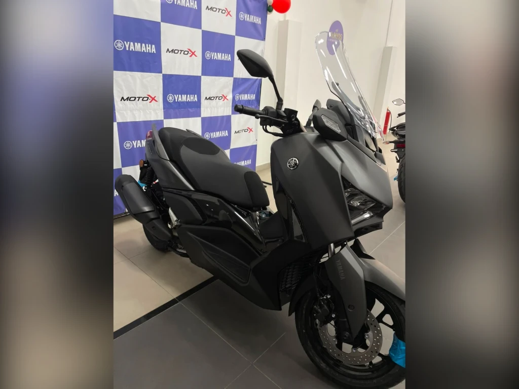 Yamaha Xmax 300 Connected 2026 preta à venda no Motonline - foto 6 de 8