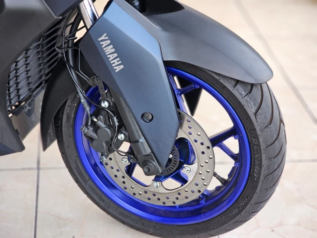 Yamaha Xmax 300 Connected 2025 preta à venda no Motonline - foto 6 de 14