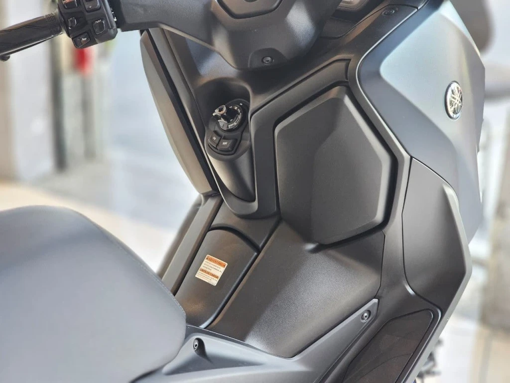 Yamaha Xmax 300 Connected 2025 preta à venda no Motonline - foto 12 de 14