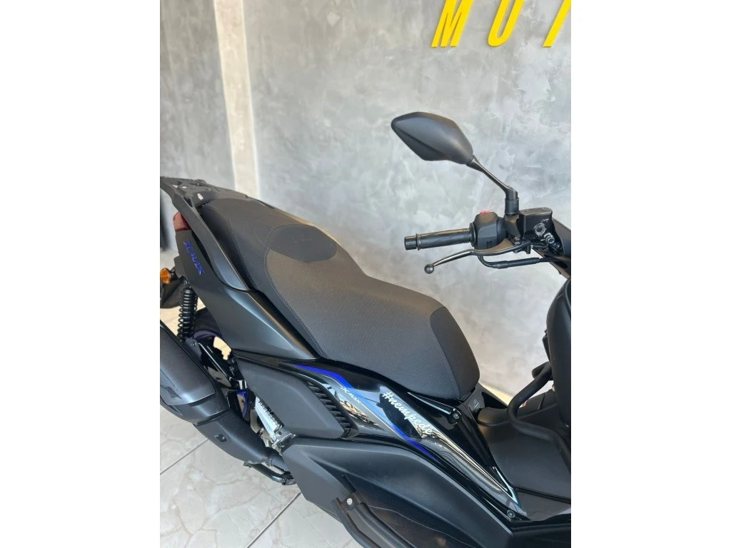Yamaha Xmax 300 Connected 2025 preta à venda no Motonline - foto 2 de 14