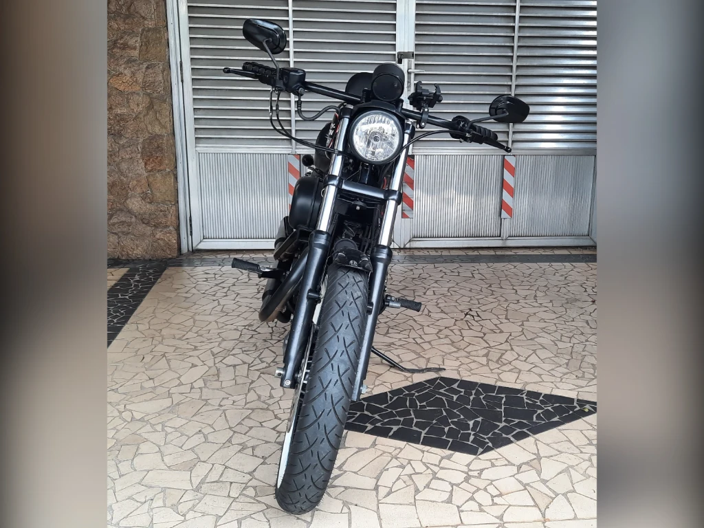 Miniatura da foto 10 - Harley-Davidson XL 883 R 2010