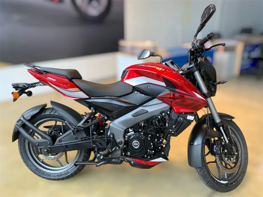 Miniatura da foto 3 - Bajaj Dominar NS200 2026