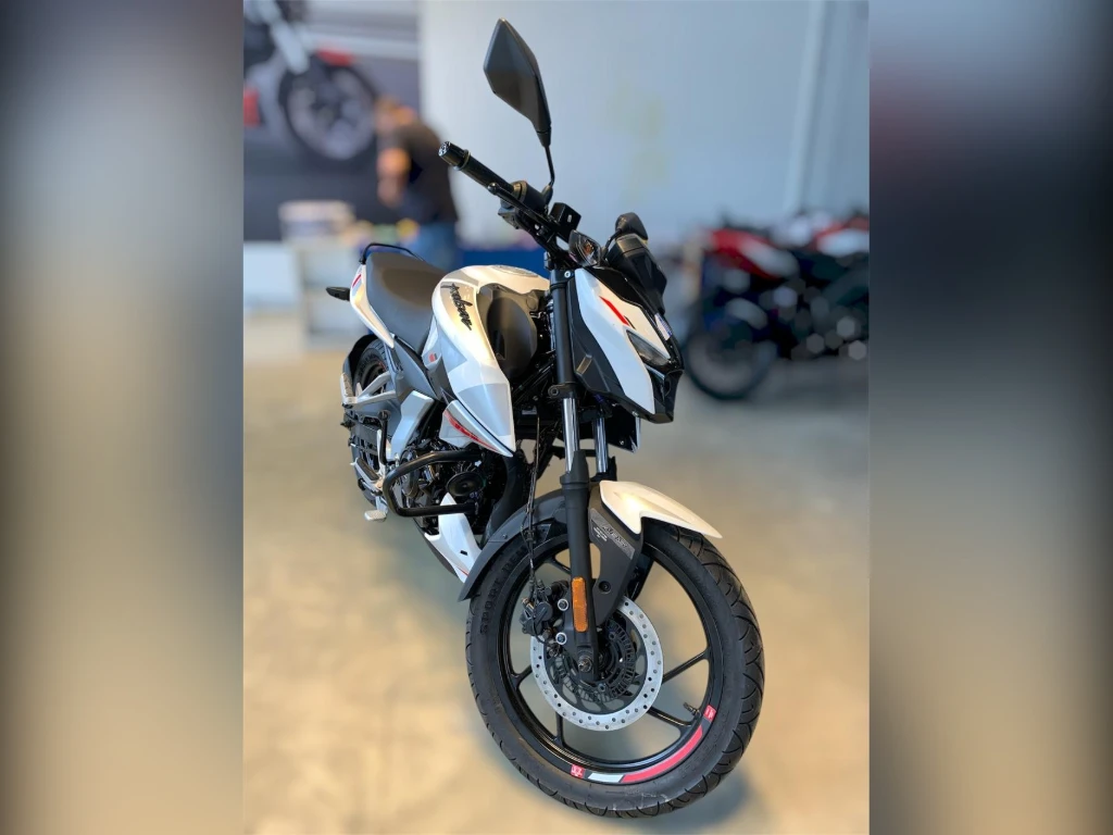 Miniatura da foto 3 - Bajaj Pulsar N150 2026