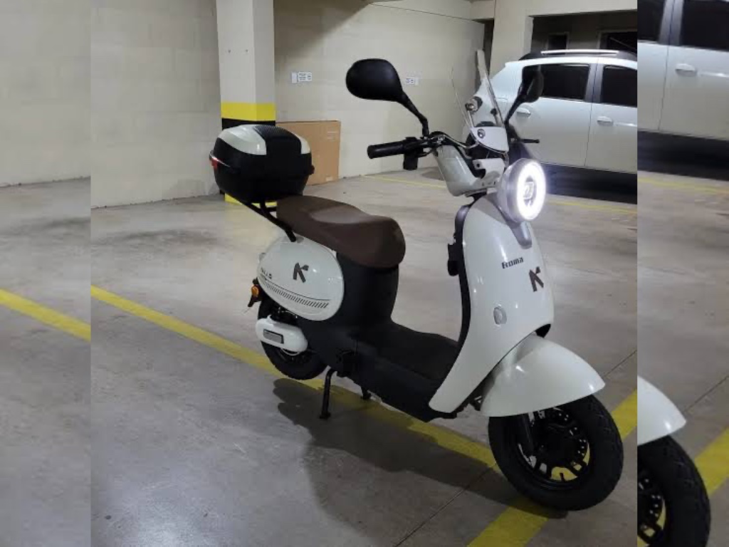 imagem moto VESPA 946 Edição Dragon 150  2025