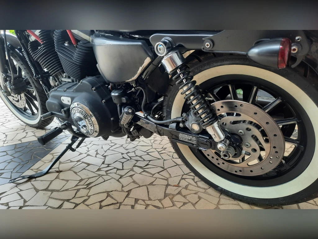 Miniatura da foto 11 - Harley-Davidson XL 883 R 2010