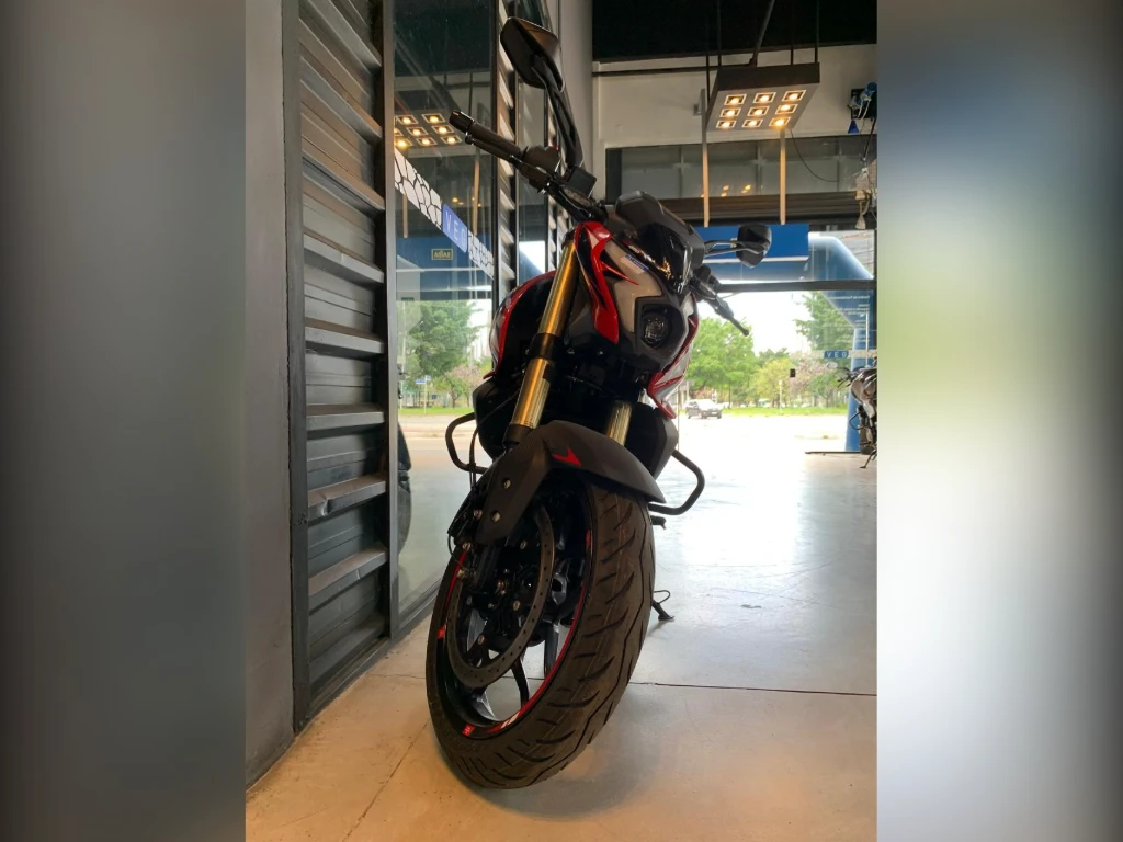Miniatura da foto 4 - Bajaj Dominar NS400Z 2026
