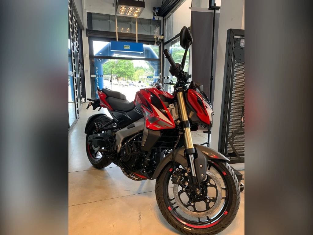 Miniatura da foto 2 - Bajaj Dominar NS400Z 2026