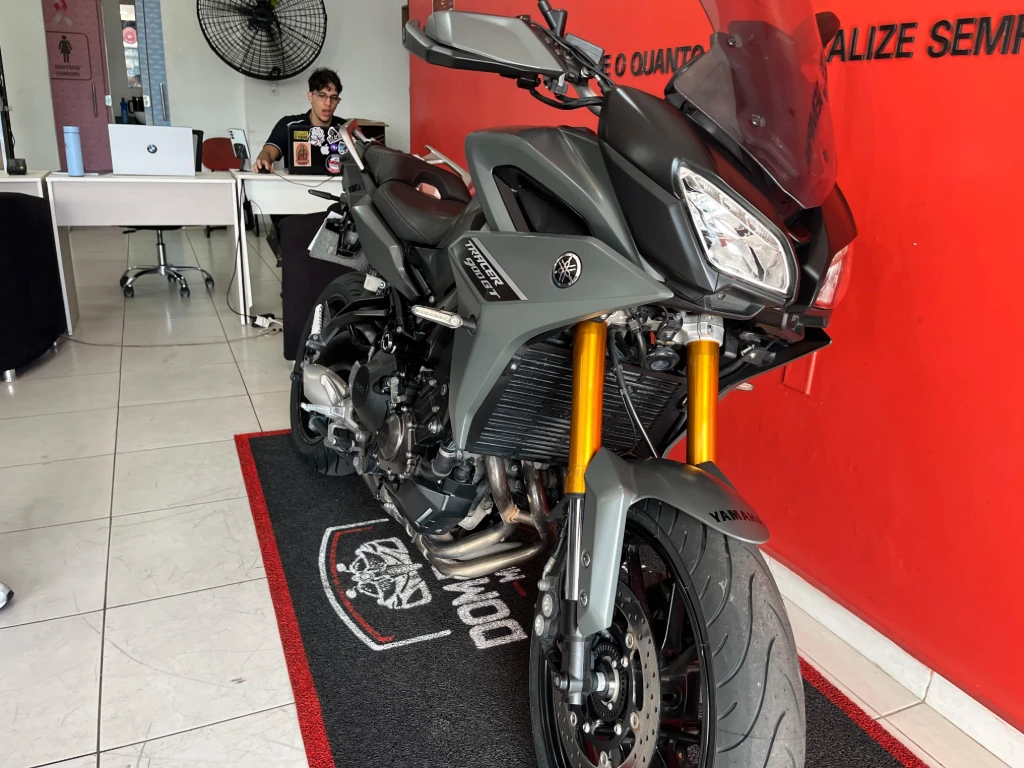Yamaha MT-09 Tracer 900 GT 2024 cinza à venda no Motonline - foto 3 de 20