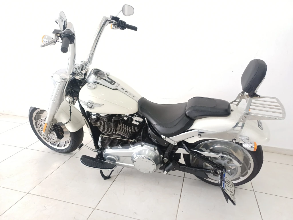 Harley-Davidson FAT BOY Flfb 2018 branca à venda no Motonline - foto 3 de 5