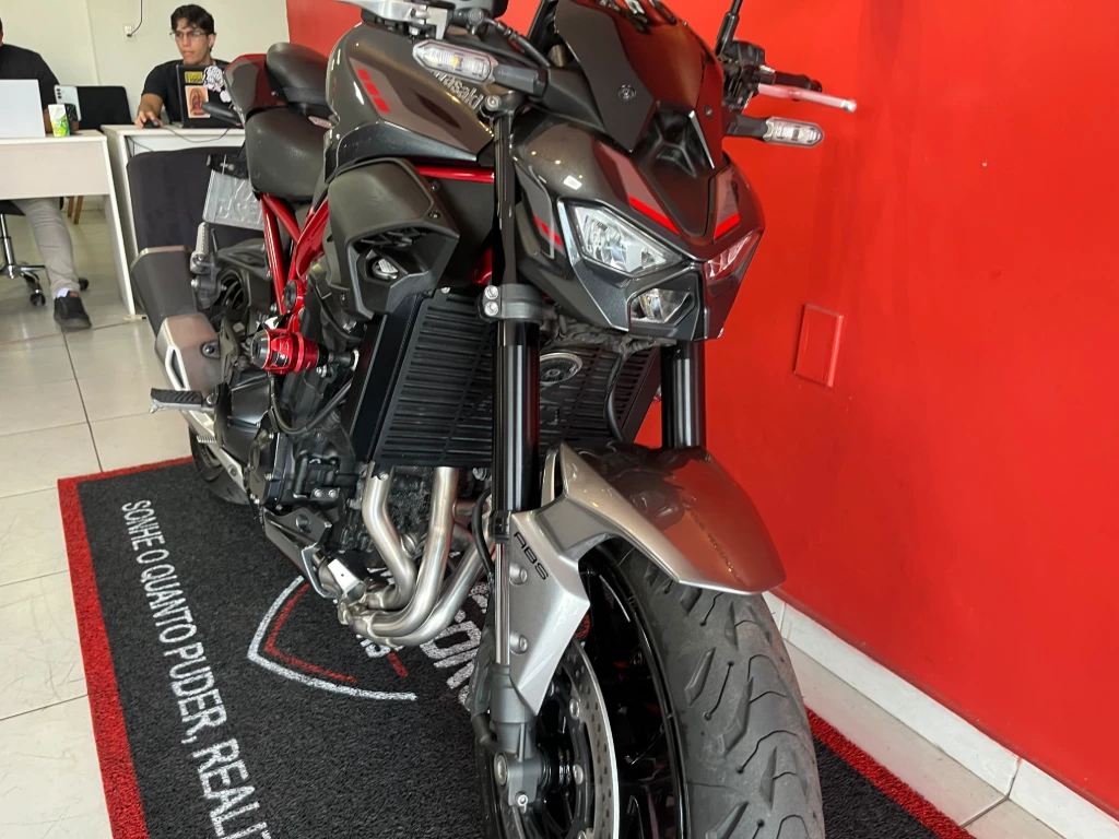 Kawasaki Z 900 2026 vermelha à venda no Motonline - foto 4 de 18