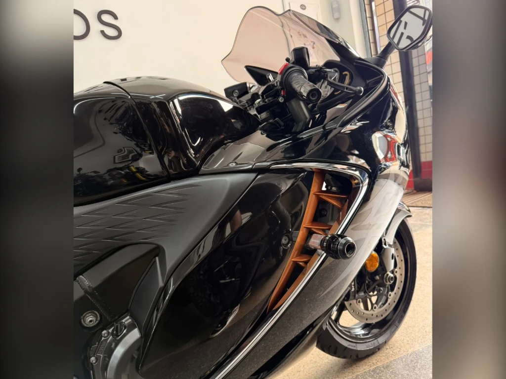 Miniatura da foto 6 - Suzuki GSX 1300-R Hayabusa 2023
