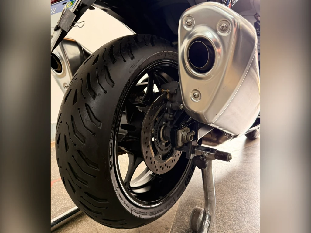 Miniatura da foto 10 - Suzuki GSX 1300-R Hayabusa 2023