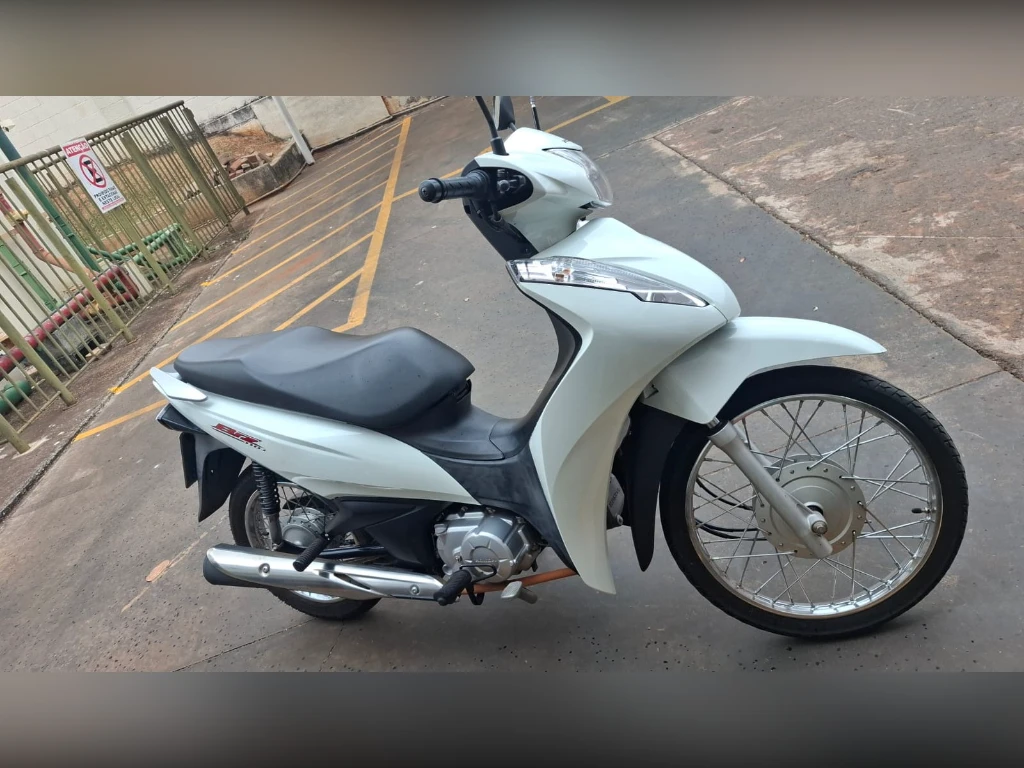 Honda BIZ 110i 2023 branca à venda no Motonline - foto 3 de 5