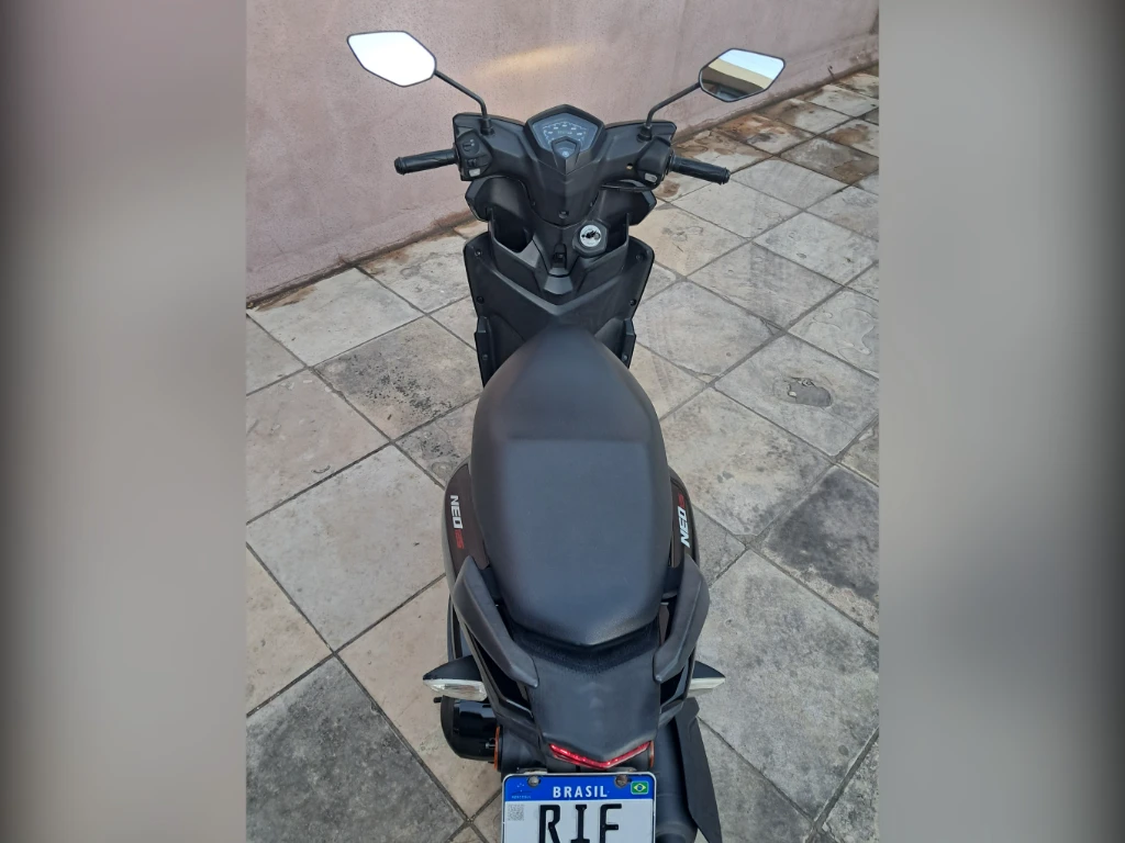 Yamaha NEO Automatic 125cc 2021 preta à venda no Motonline - foto 4 de 9