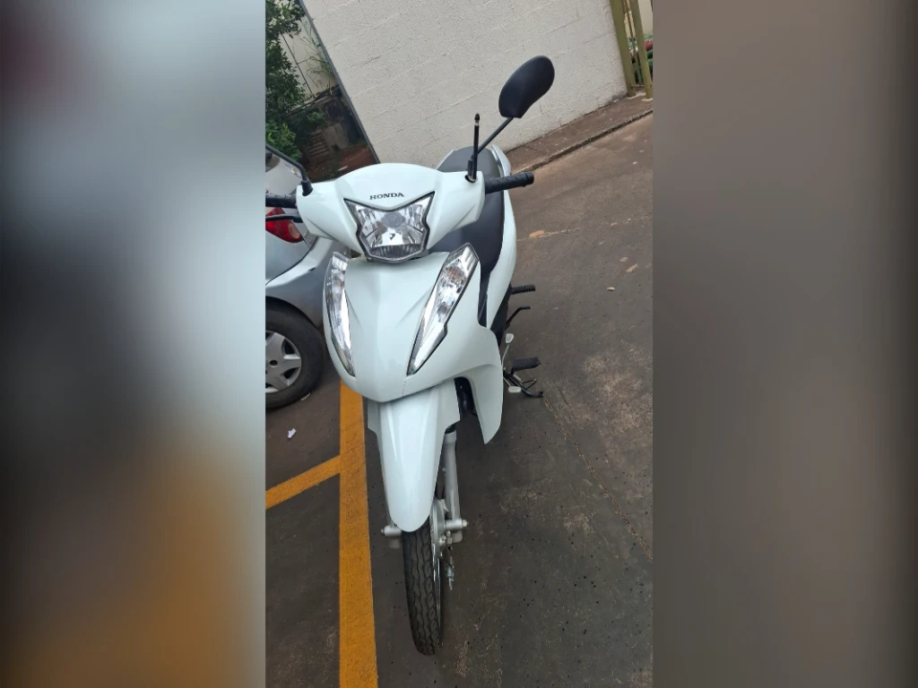 Honda BIZ 110i 2023 branca à venda no Motonline - foto 1 de 5