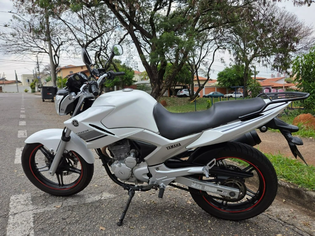 Yamaha YS 250 Fazer/ Fazer L. Edition /Blueflex 2014 branca à venda no Motonline - foto 1 de 7