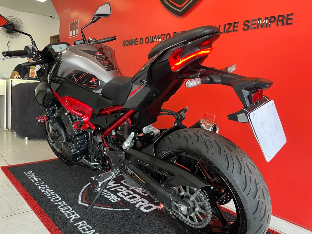 Kawasaki Z 900 2026 vermelha à venda no Motonline - foto 13 de 18