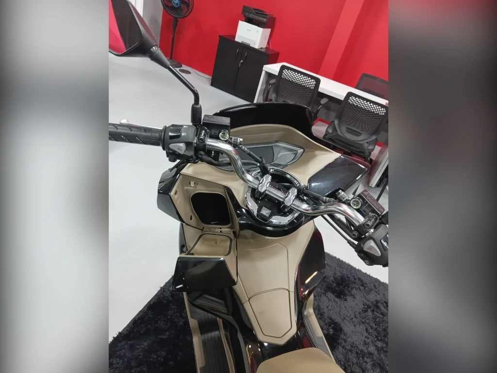 Honda PCX 160 DLX 2026 preta à venda no Motonline - foto 5 de 6