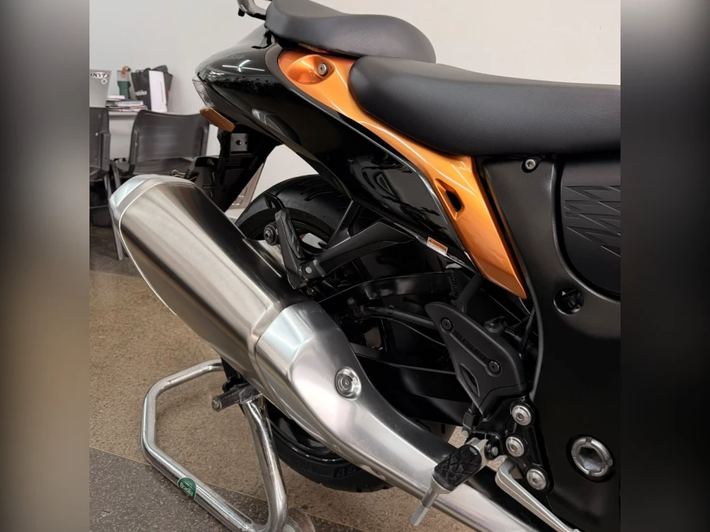 Miniatura da foto 5 - Suzuki GSX 1300-R Hayabusa 2023