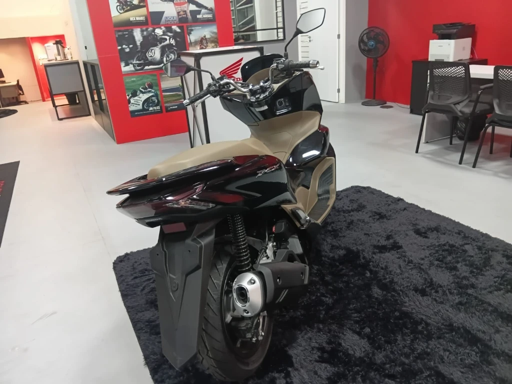 Honda PCX 160 DLX 2026 preta à venda no Motonline - foto 6 de 6