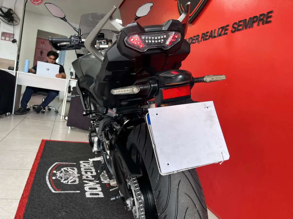Yamaha MT-09 Tracer 900 GT 2024 cinza à venda no Motonline - foto 16 de 20