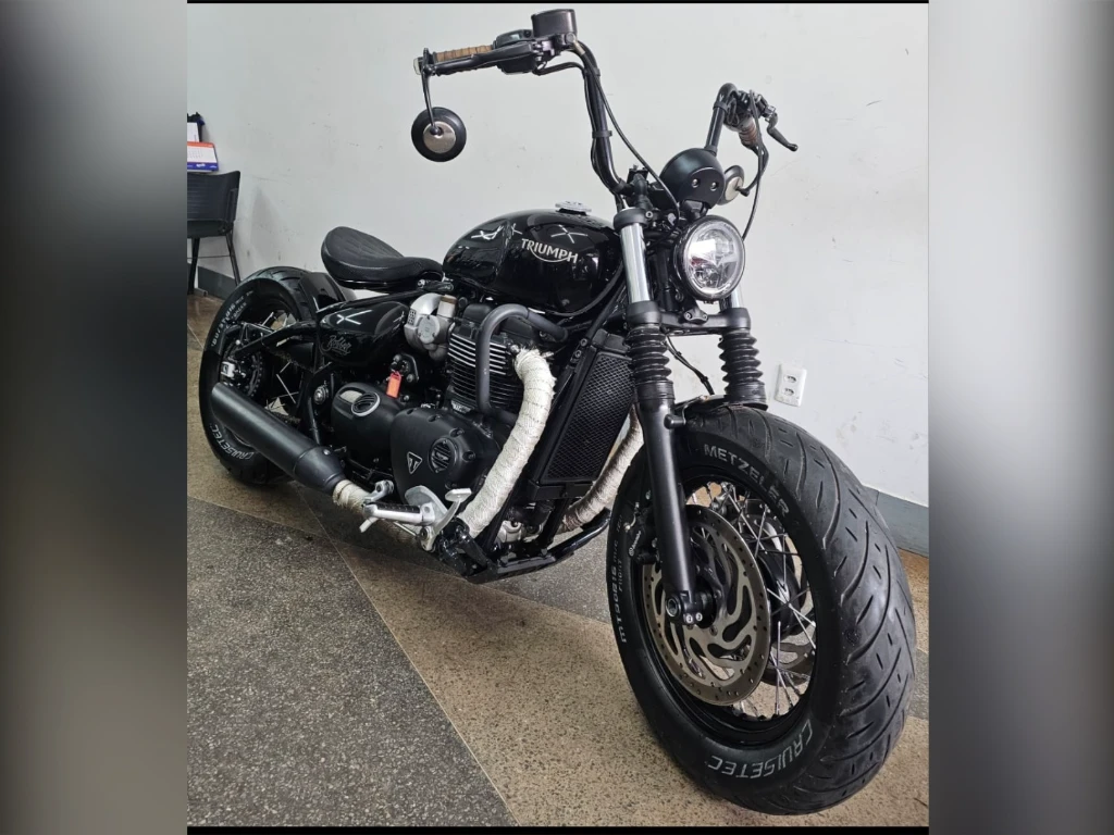 Miniatura da foto 2 - Triumph Bonneville Bobber Black 1200cc 2019