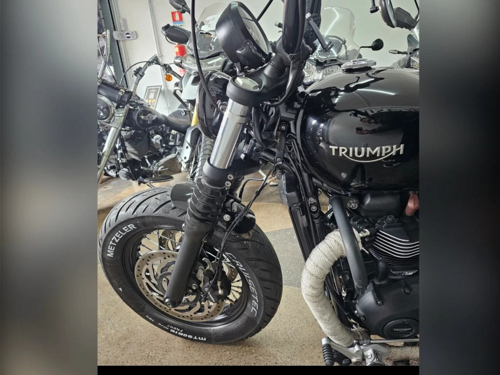 Miniatura da foto 3 - Triumph Bonneville Bobber Black 1200cc 2019