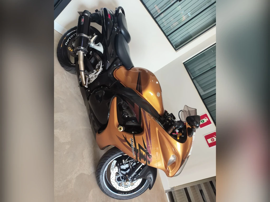 Suzuki GSX 1300-R Hayabusa 2010 dourada à venda no Motonline - foto 3 de 5