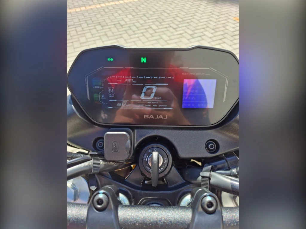 Bajaj Dominar 250 2025 preta à venda no Motonline - foto 7 de 8
