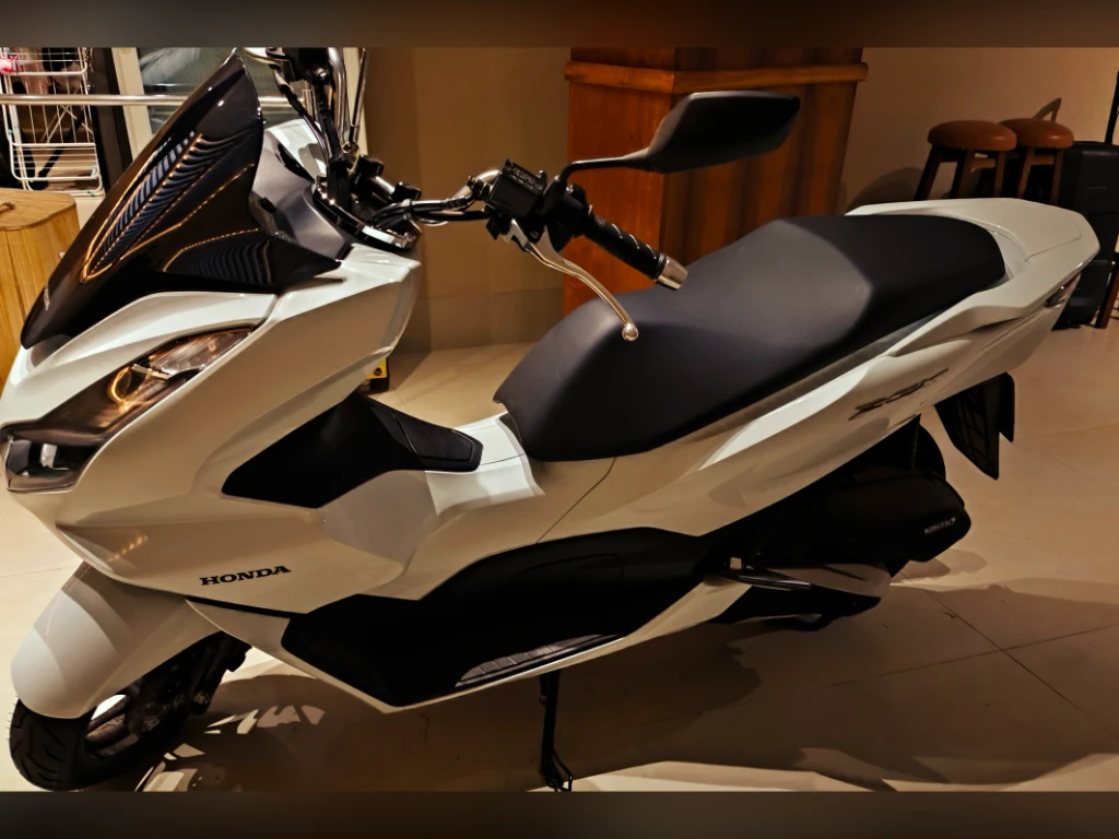 Honda PCX 160 2024 branca à venda no Motonline - foto 4 de 4