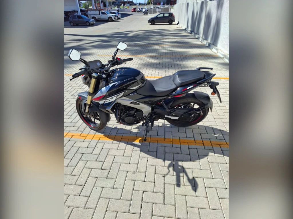 Bajaj Dominar 250 2025 preta à venda no Motonline - foto 5 de 8