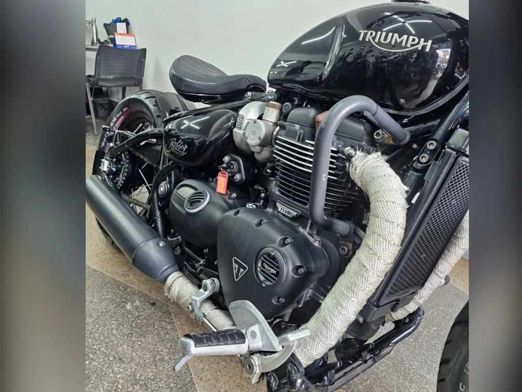 Miniatura da foto 4 - Triumph Bonneville Bobber Black 1200cc 2019