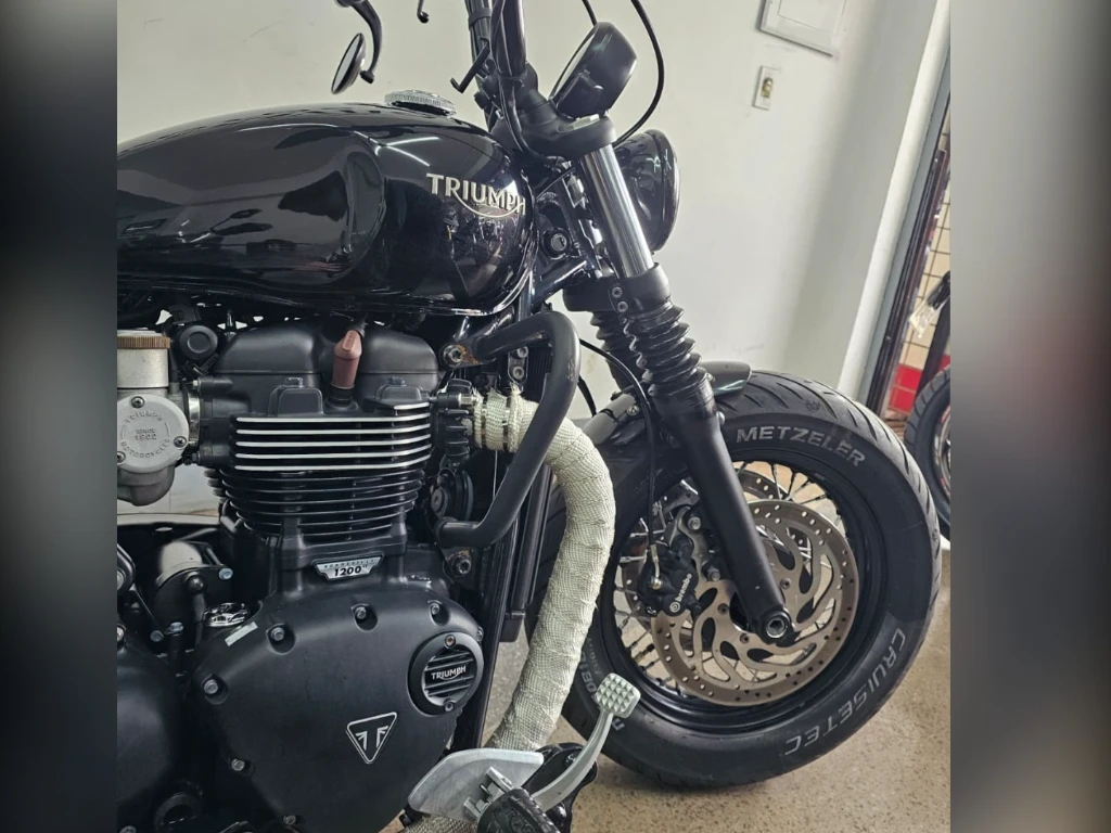Miniatura da foto 8 - Triumph Bonneville Bobber Black 1200cc 2019