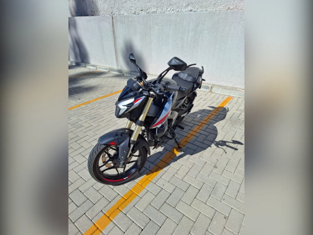 Bajaj Dominar 250 2025 preta à venda no Motonline - foto 3 de 8