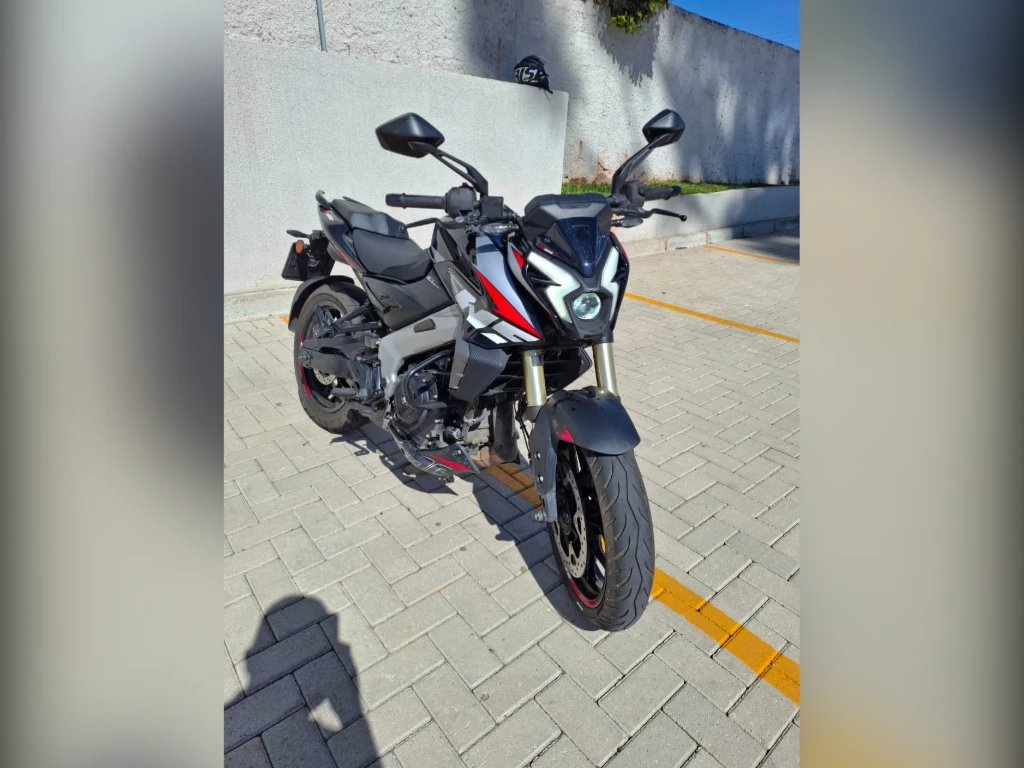 Bajaj Dominar 250 2025 preta à venda no Motonline - foto 6 de 8