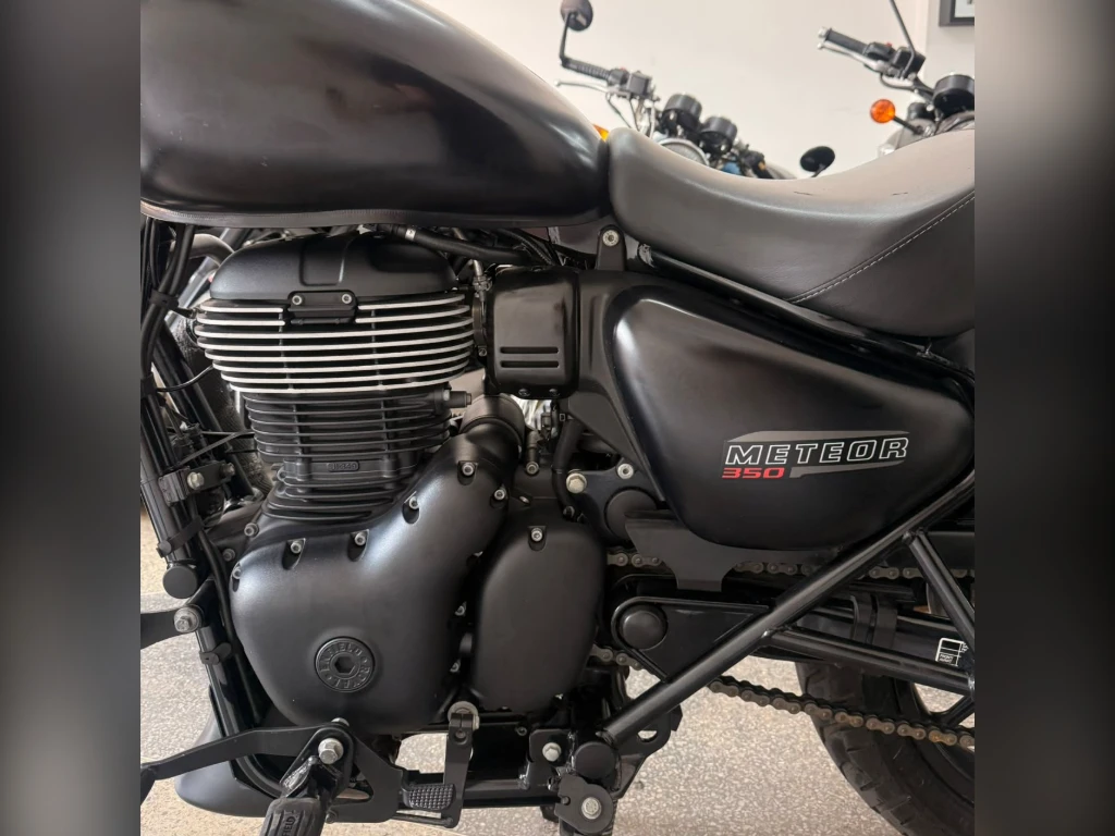 Miniatura da foto 12 - Royal Enfield Meteor 350 Fireball 2023