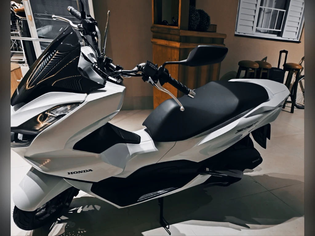 Honda PCX 160 2024 branca à venda no Motonline - foto 2 de 4